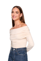 extra gathered off the shoulder