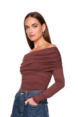extra gathered off the shoulder