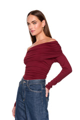 extra gathered off the shoulder