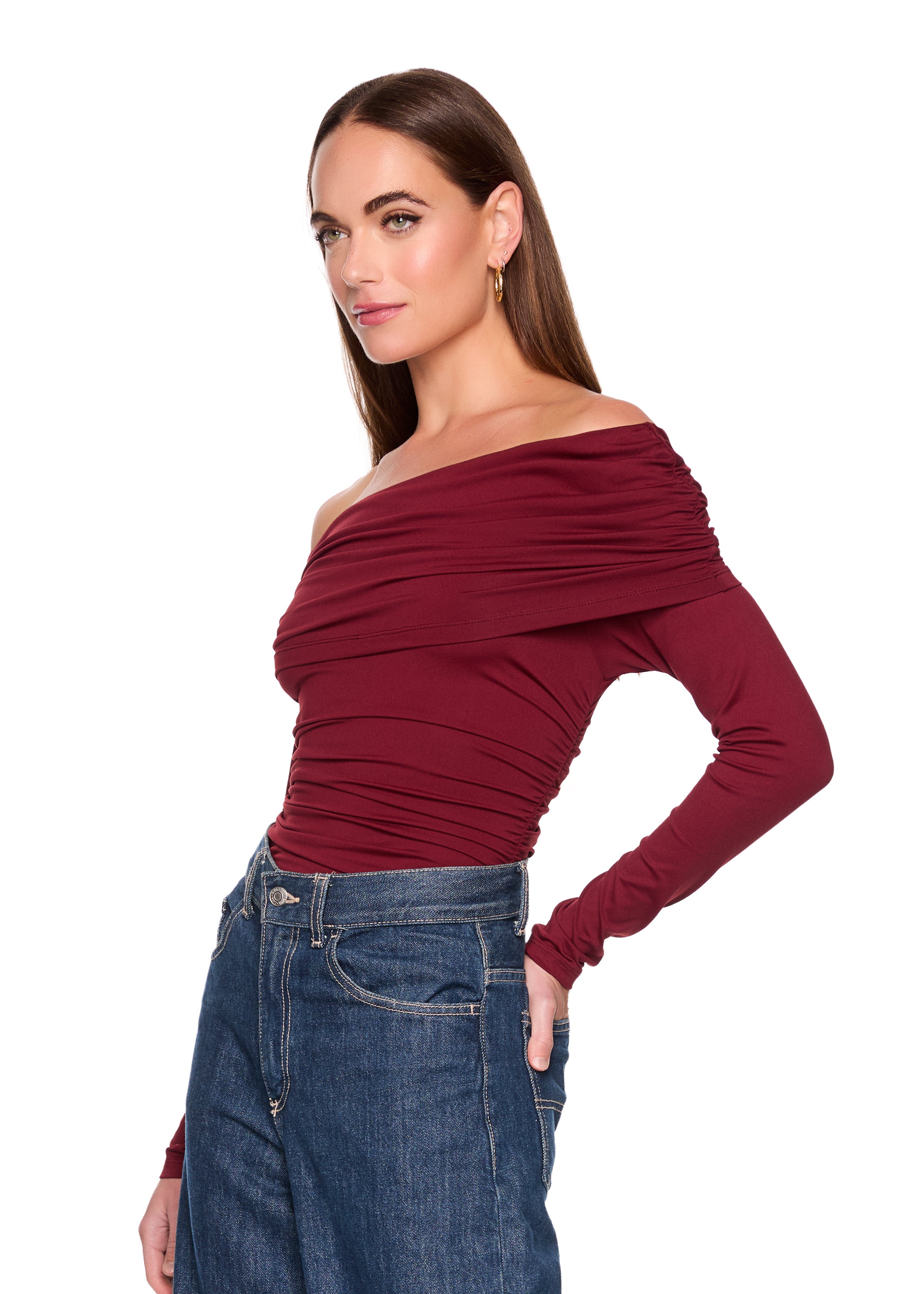 extra gathered off the shoulder