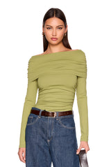 extra gathered off the shoulder